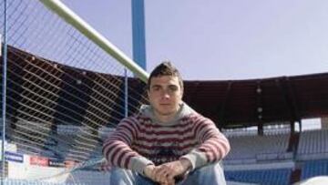 Gay juega al escondite