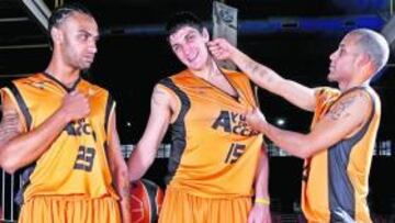 <b>BUEN HUMOR. </b>Fitch, Batista y Thomas.