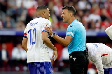 17/06/24 EUROCOPA 2024 
PARTIDO FASE DE GRUPOS 
AUSTRIA - FRANCIA 
JESUS GIL MANZANO ARBITRO KYLIAN MBAPPE