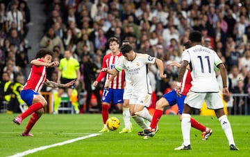 1-0. Brahim Díaz se aprovecha de un rebote dentro del área rojiblanca y con la derecha supera a Jan Oblak.