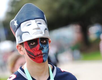 algunos aficionados llegan cadavéricos al partido después de toda la semana de juerga.