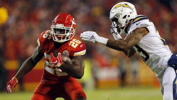 KANSAS CITY, MISSOURI - DECEMBER 13: Running back Damien Williams #26 of the Kansas City Chiefs carries the ball during the game against the Los Angeles Chargers at Arrowhead Stadium on December 13, 2018 in Kansas City, Missouri.   David Eulitt/Getty Images/AFP
 == FOR NEWSPAPERS, INTERNET, TELCOS &amp; TELEVISION USE ONLY ==