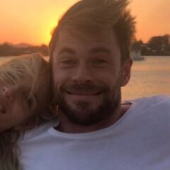 Elsa Pataky 'la lía' con su polémica felicitación de cumpleaños a Chris Hemsworth