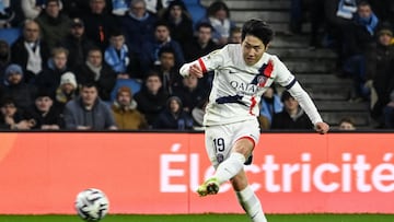 Paris Saint-Germain's South Korean midfielder #19 Lee Kang-in kicks the ball during the French L1 football match between Le Havre AC and Paris Saint-Germain (PSG) at the Stade Oceane in Le Havre, north-western France, on February 28, 2026. (Photo by JEAN-FRANCOIS MONIER / AFP)