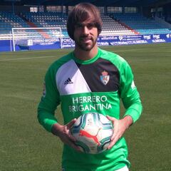 Caro se reivindica en la portería de la Ponferradina