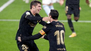 Sergi Roberto celebra un gol con Messi.
