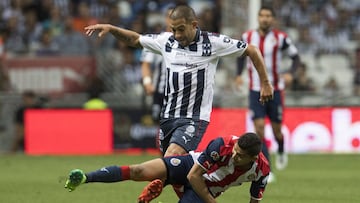 El mediocampista uruguayo sentenció que quiere abandonar el club, y acusó al 'Turco' de querer quitarle una parte de su dinero, algo que lo molestó.
