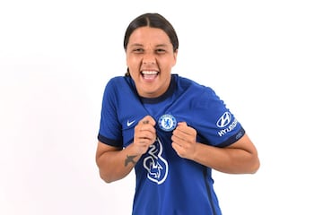 Samantha May Kerr (27 años, Fremantle, Australia) es otra de las grandes cracks del fútbol femenino mundial y de esta final europea. Líder de la Selección australiana, la atacante tiene mucho gol, una velocidad endiablada y una habilidad inusitada, con gran remate de cara a puerta. Cualidades con las que ha llegado a ser la jugadora que más goles ha marcado en la historia de la mejor liga femenina del mundo: la NWSL de Estados Unidos. Además, ha ganado títulos de la NWSL, dos botas de oro australianas y las dos botas de oro norteamericanas. Con tres Mundiales a sus espaldas, la estrella australiana recaló en noviembre de 2020 en el Chelsea, donde es la máxima goleadora de la Liga y de la temporada con 28 goles en total. 