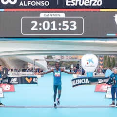 Brutal Kiptum en Valencia: tercer mejor atleta de todos los tiempos (2h01:53)