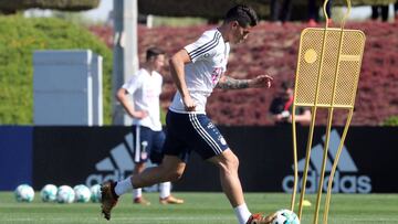 El volante colombiano James Rodríguez durante un entrenamiento con el Bayern Múnich en Doha, Qatar