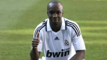 <b>ENCANTADO.</b> Lassana Diarra, nuevo jugador del Real Madrid, aseguró que quiere "defender los colores del Real Madrid" y que no le molesta que le comparen con su compatriota Makelele.