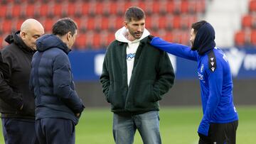 David García charla con Rubén García, Braulio y Cata.
