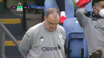 Nada supera este disparate y en Inglaterra nadie entiene nada: el VAR anuló esto al Leeds...