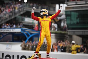 Álex Palou hace historia tras conquistar una de las carreras más importantes del automovilismo, las 500 Millas de Indianápolis.