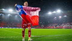 Un ’9′ chileno sufre en Europa