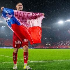 Un ’9′ chileno sufre en Europa