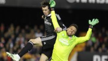 La acción en la que Diego Alves se lesionó.