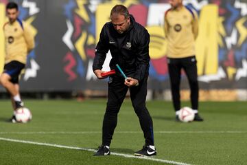 Hansi Flick durante el entrenamiento. 
 