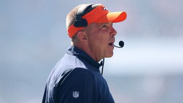 CHICAGO, ILLINOIS - OCTOBER 01: Head coach Sean Payton of the Denver Broncos watches game action against the Chicago Bears at Soldier Field on October 01, 2023 in Chicago, Illinois.   Michael Reaves/Getty Images/AFP (Photo by Michael Reaves / GETTY IMAGES NORTH AMERICA / Getty Images via AFP)