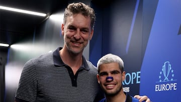 Paul Gasol posa junto a Carlos Alcaraz tras la Laver Cup.