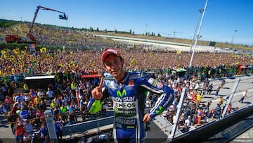 14/09/14 MOTOCICLISMO GRAN PREMIO DE SAN MARINO CIRCUITO DE MISANO
VALENTINO ROSSI CELEBRANDO SU TRIUNFO VICTORIA