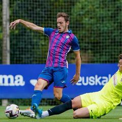 Bautista lidera el festival goleador del derbi vasco
