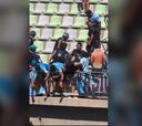 Hincha de Iquique se mete a la cancha y termina siendo golpeado por un compañero de barra
