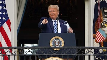 (ARCHIVOS) En esta foto de archivo tomada el 10 de octubre de 2020, el presidente de los Estados Unidos, Donald Trump, llega para hablar sobre la ley y el orden desde el P&oacute;rtico Sur de la Casa Blanca en Washington, DC.