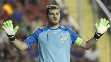 El guardameta del Oporto, Iker Casillas, con la selecci&oacute;n de Espa&ntilde;a.