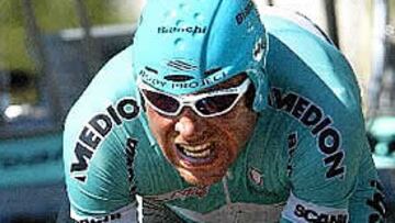<B>CAMBIO DE AIRES</B>. Ullrich se comprometió a mitad de temporada con el Telekom a partir de 2004.