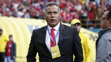 Hern&aacute;n Torres seguir&aacute; dirigiendo en el f&uacute;tbol de Costa Rica. 