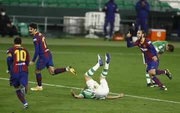 Trincão celebra el 2-3 definitivo para el Barcelona. 