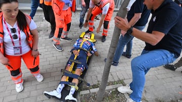 Adiós al Giro para Landa: evacuado en camilla