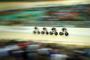 RIO DE JANEIRO, BRAZIL - AUGUST 12: Edward Clancy, Steven Burke, Owain Doull and Bradley Wiggins of Team Great Britain competes in the Men's Team Pursuit Final for Gold on Day 7 of the Rio 2016 Olympic Games at the Rio Olympic Velodrome on August 12, 2016 in Rio de Janeiro, Brazil. (Photo by Julian Finney/Getty Images)