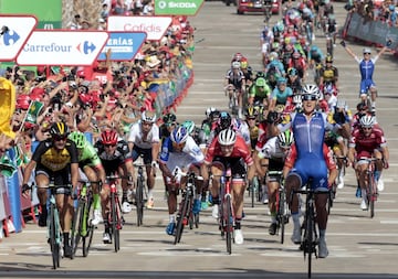 Trentin gana al sprint la cuarta etapa.