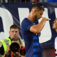 Matt Miazga, quien se burló de estatura de Diego Lainez, con antecedentes de jugador sucio
