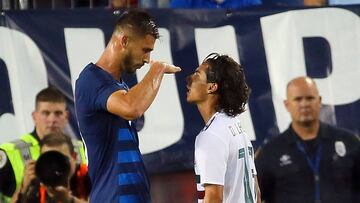 Matt Miazga, quien se burló de estatura de Diego Lainez, con antecedentes de jugador sucio