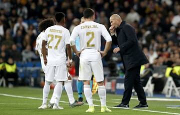 Words of advice | Zidane with Marcelo, Rodrygo and Carvajal in Istanbul.