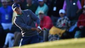 Spieth mantiene el liderato
y McIlroy sufre dura caída