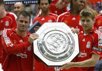 Jamie Carragher | Liverpool: Defendió a los Reds entre 1996 y 2013. No ganó la Premier League, pero logro una Copa UEFA, una Champions League y dos Supercopas de Europa. Además, participó con la selección de Inglaterra en la Euro 2004 y los Mundiales del 2006 y 2010.