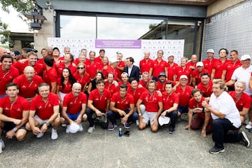Jugadores e invitados al XXII Trofeo Benéfico de Golf Fundación Clínica Menorca posaron en la tradicional foto de familia.