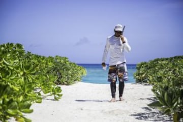 La embarcación que participa en la Volvo Ocean Race encalló en un arrecife en las Islas Mauricio.