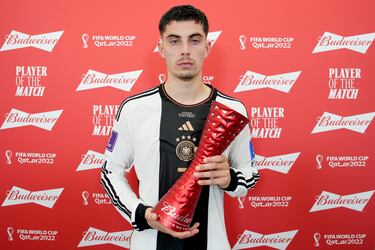 En el mundial de Qatar 2022, Alemania fue apeada en primera ronda tras perder contra Japón, empatar contra España y ganar a Costa Rica. Kai Havertz recibió el MVP del partido ante Costa Rica, anotó 2 goles en el encuentro, pero la tristeza por la eliminación se vio reflejada nítidamente en su rostro.