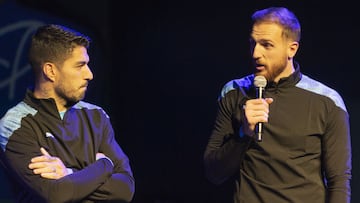 Luis Su&aacute;rez y Oblak, del Atl&eacute;tico, durante un acto publicitario.