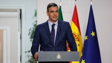 El presidente del Gobierno, Pedro Sánchez, comparece en una rueda de prensa tras una reunión, en el Complejo de la Moncloa, a 15 de abril de 2024, en Madrid (España). Luis Montenegro fue nombrado primer ministro portugués el pasado 2 de abril, y esta es su primera salida al exterior desde su toma de posesión. Pedro Sánchez ya le trasladó sus mejores deseos en esta nueva etapa y los dos han coincidido en la importancia de la alianza ibérica entre España y Portugal.
15 ABRIL 2024;PRESIDENTE;REUNIÓN;RECEPCIÓN;MONCLOA;
Alejandro Martínez Vélez / Europa Press
15/04/2024