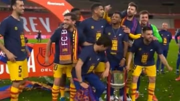 La gran broma de Piqué a Dembélé en plena celebración