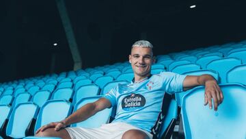 Ferran Jutglà, delantero del Celta, en la grada del estadio de Balaídos.