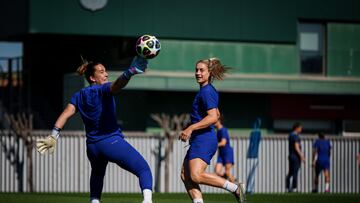 Alexia supera a Cata Coll durante un entrenamiento.