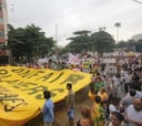 Miles de manifestantes llegan a las inmediaciones de Maracaná