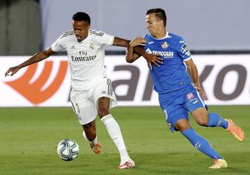 Militao y Maksimovic.